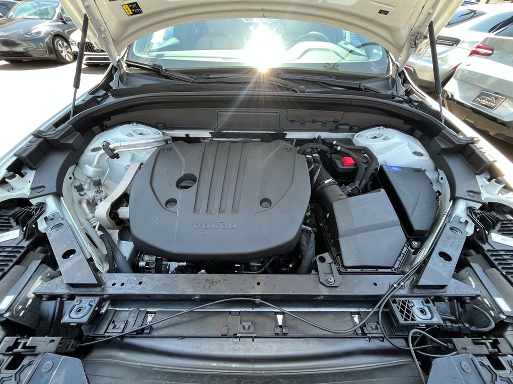 Used 2023 Volvo XC60 B5 Plus AWD/4WD image 16