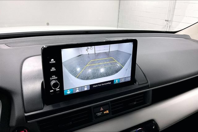 Used 2024 Honda Pilot Touring image 16