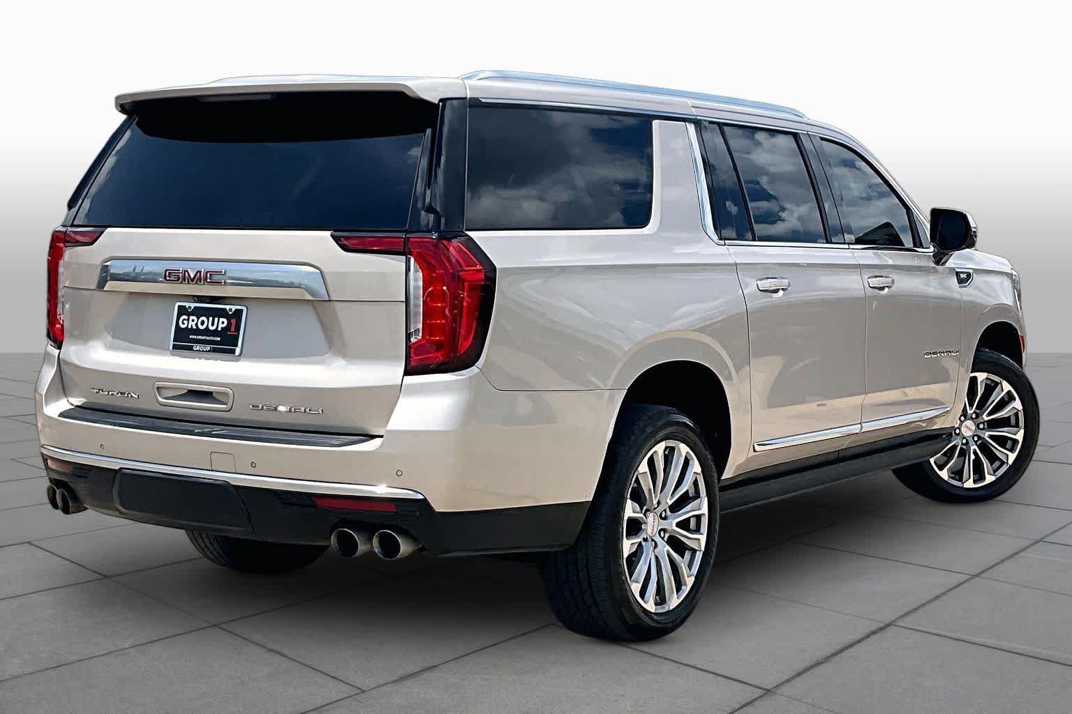 Used 2021 GMC Yukon XL Denali w/ Denali Premium Package RWD image 13