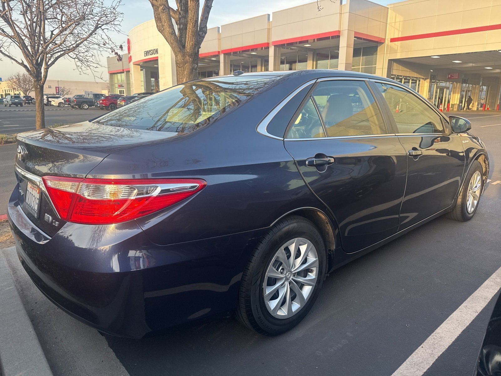Used 2016 Toyota Camry LE image 2