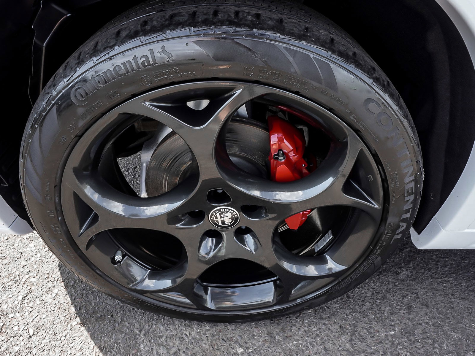 Used 2023 Alfa Romeo Stelvio Veloce image 8