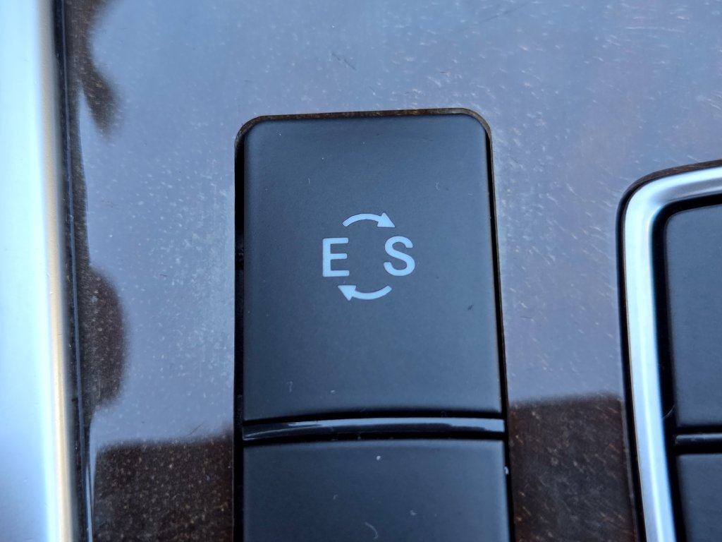 Used 2014 Mercedes-Benz E 350 Sedan image 16
