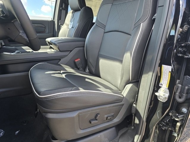 Used 2026 RAM 2500 Limited AWD/4WD image 4