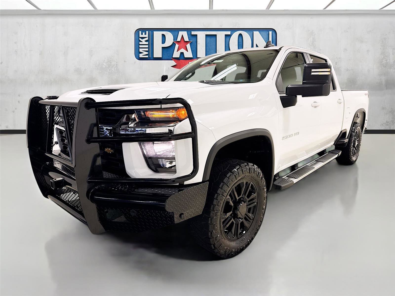 Used 2023 Chevrolet Silverado 2500 LT image 3
