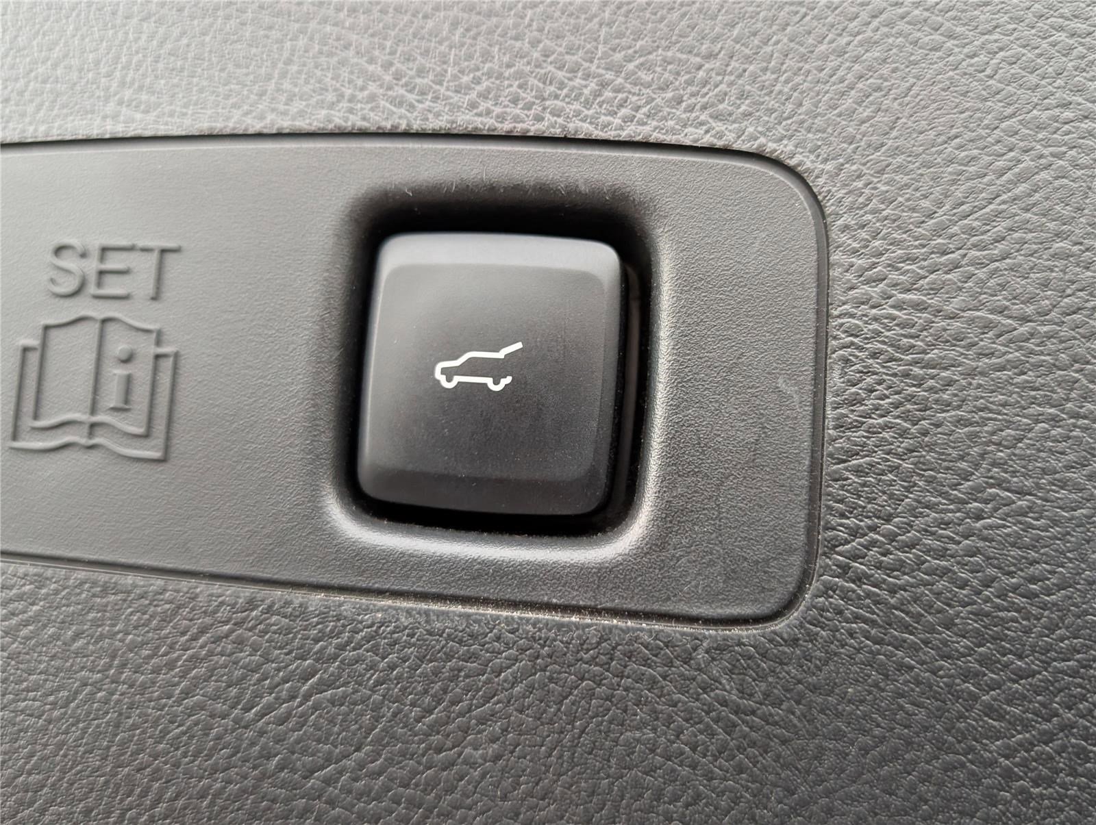 Used 2023 Lincoln Corsair AWD w/ Equipment Group 101A image 12