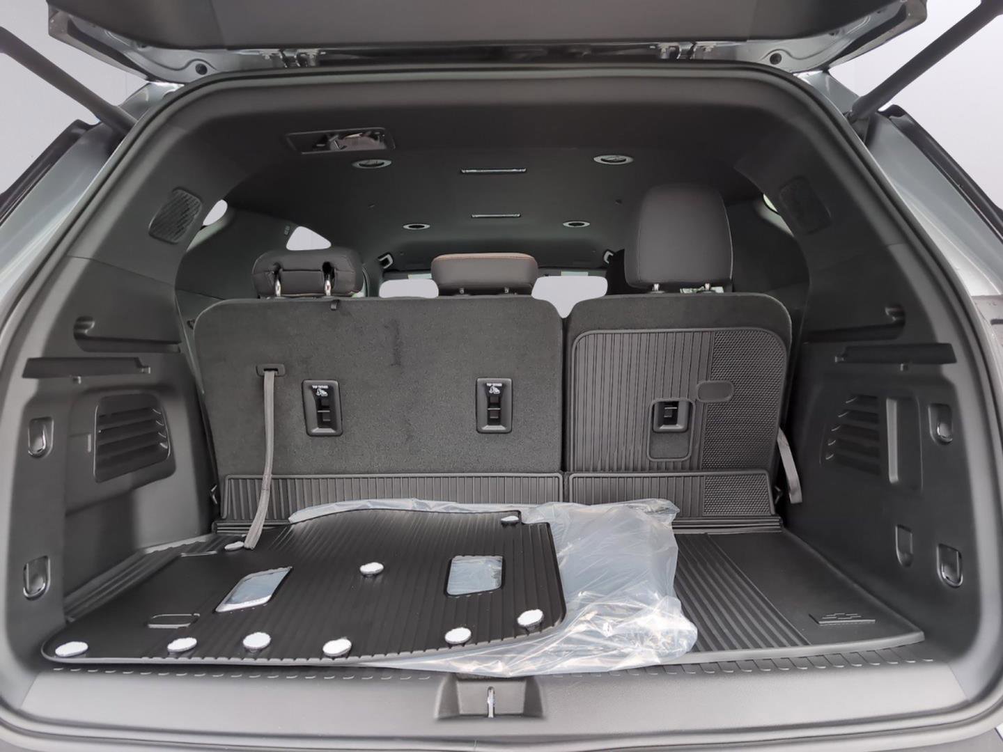 New 2026 Chevrolet Traverse LT w/ Driver Confidence Package image 13