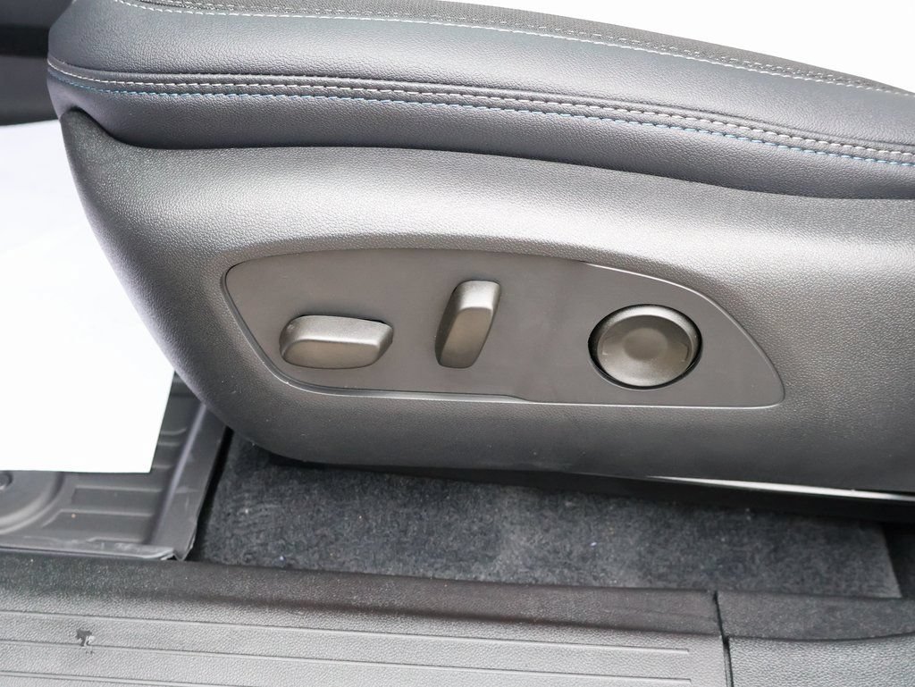 New 2026 Chevrolet Equinox EV LT w/ Convenience Package II FWD image 12