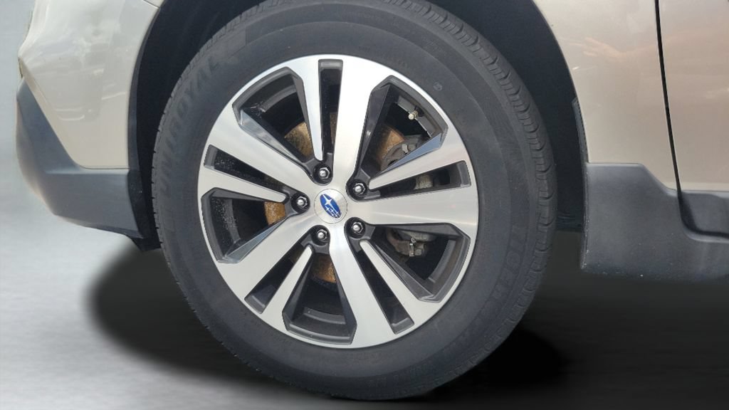 Used 2018 Subaru Outback 3.6R Limited AWD/4WD image 3