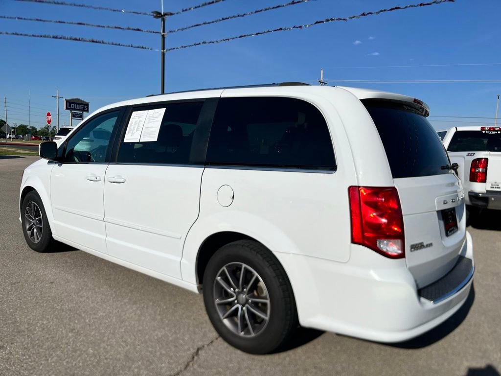 Used 2017 Dodge Grand Caravan SXT FWD image 4