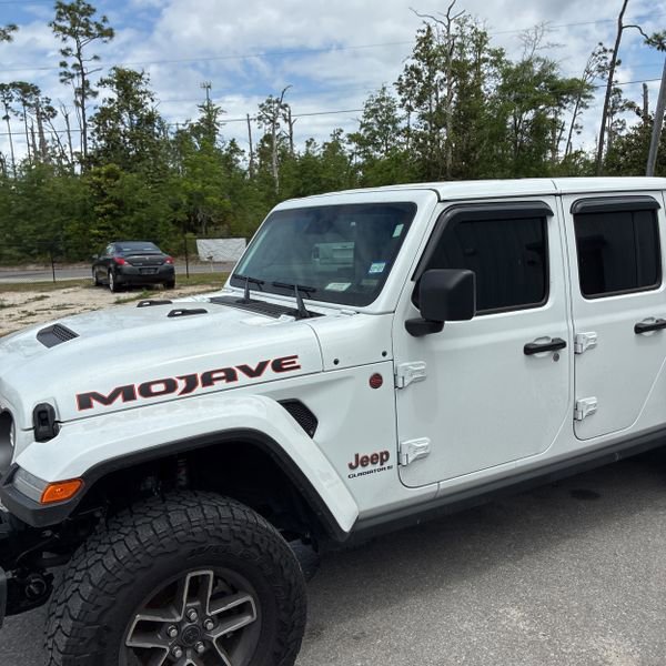 Used 2025 Jeep Gladiator Mojave AWD/4WD image 5