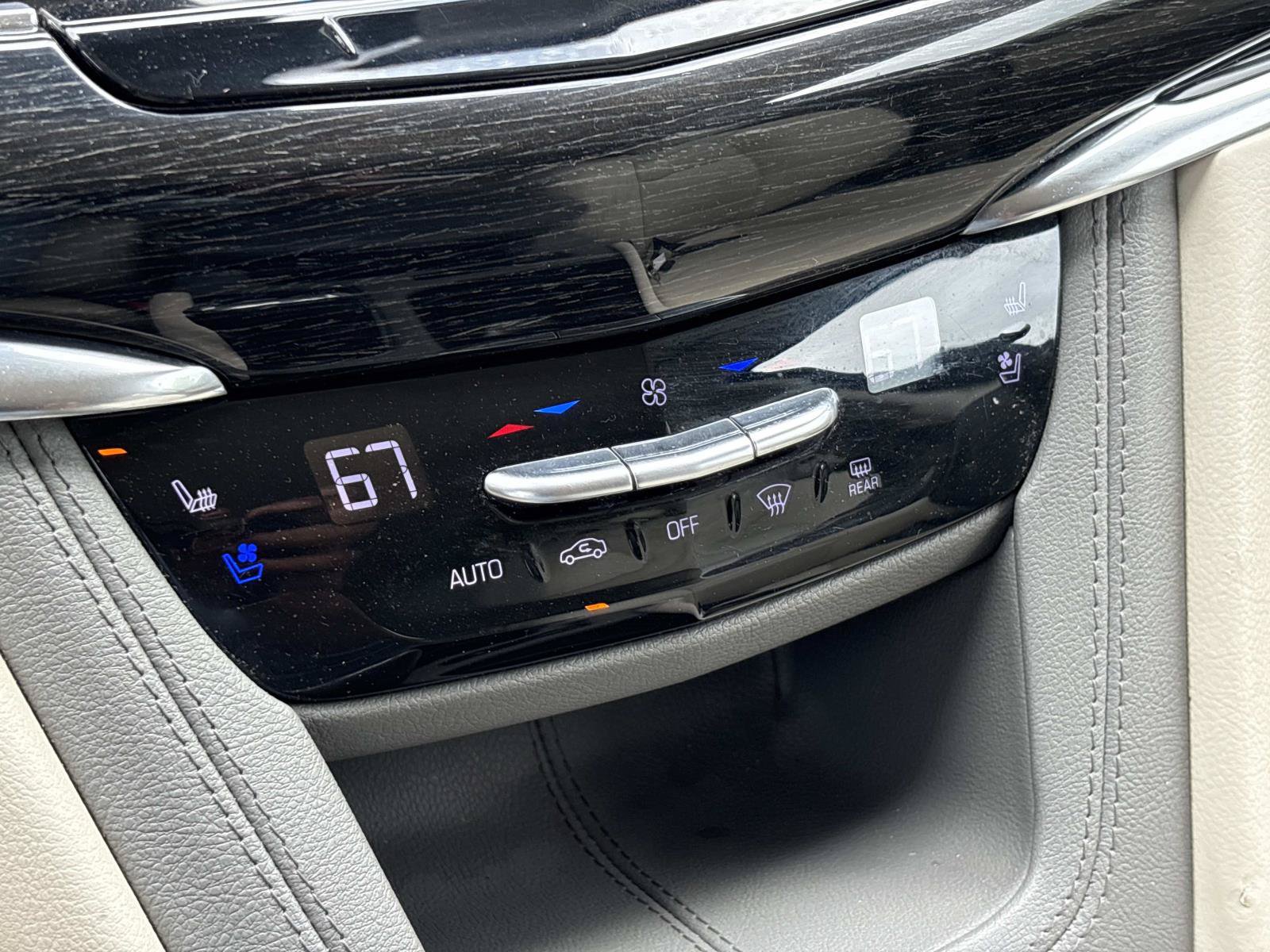 Used 2021 Cadillac XT6 Premium Luxury AWD/4WD image 23