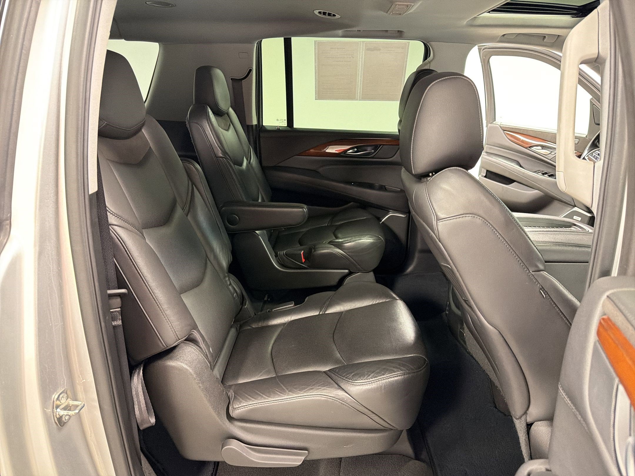 Used 2020 Cadillac Escalade ESV Luxury image 30