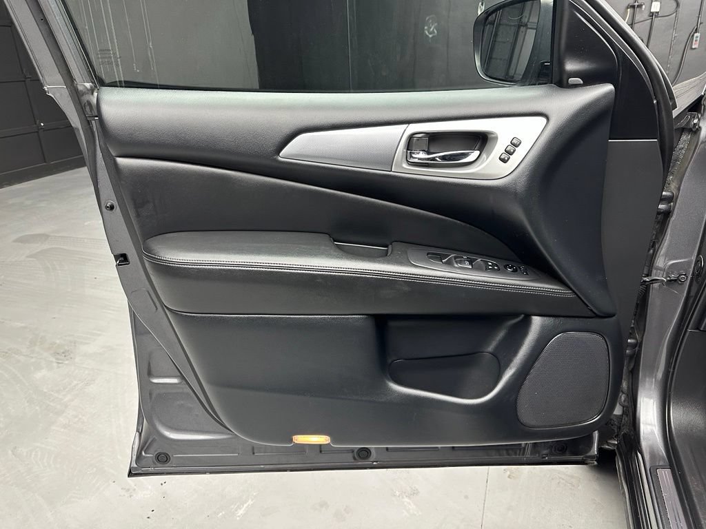 Used 2019 Nissan Pathfinder SL AWD/4WD image 27
