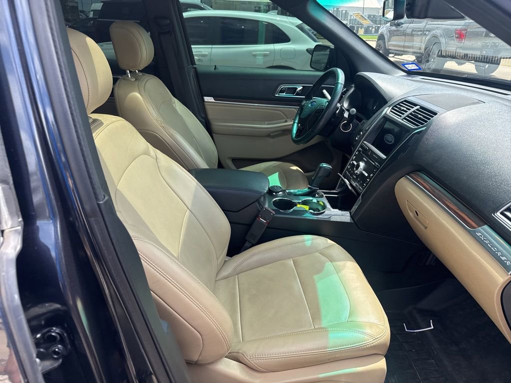 Used 2017 Ford Explorer Limited w/ Equipment Group 301A image 8