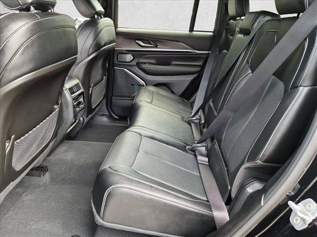 Used 2023 Jeep Grand Cherokee Overland AWD/4WD image 20