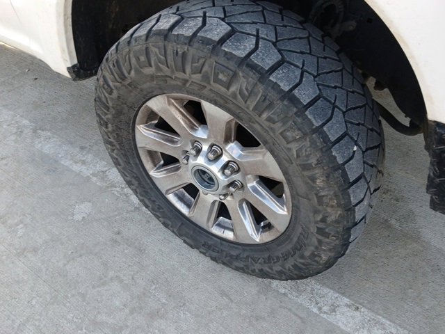 Used 2017 Ford F250 Platinum w/ Platinum Ultimate Package image 4