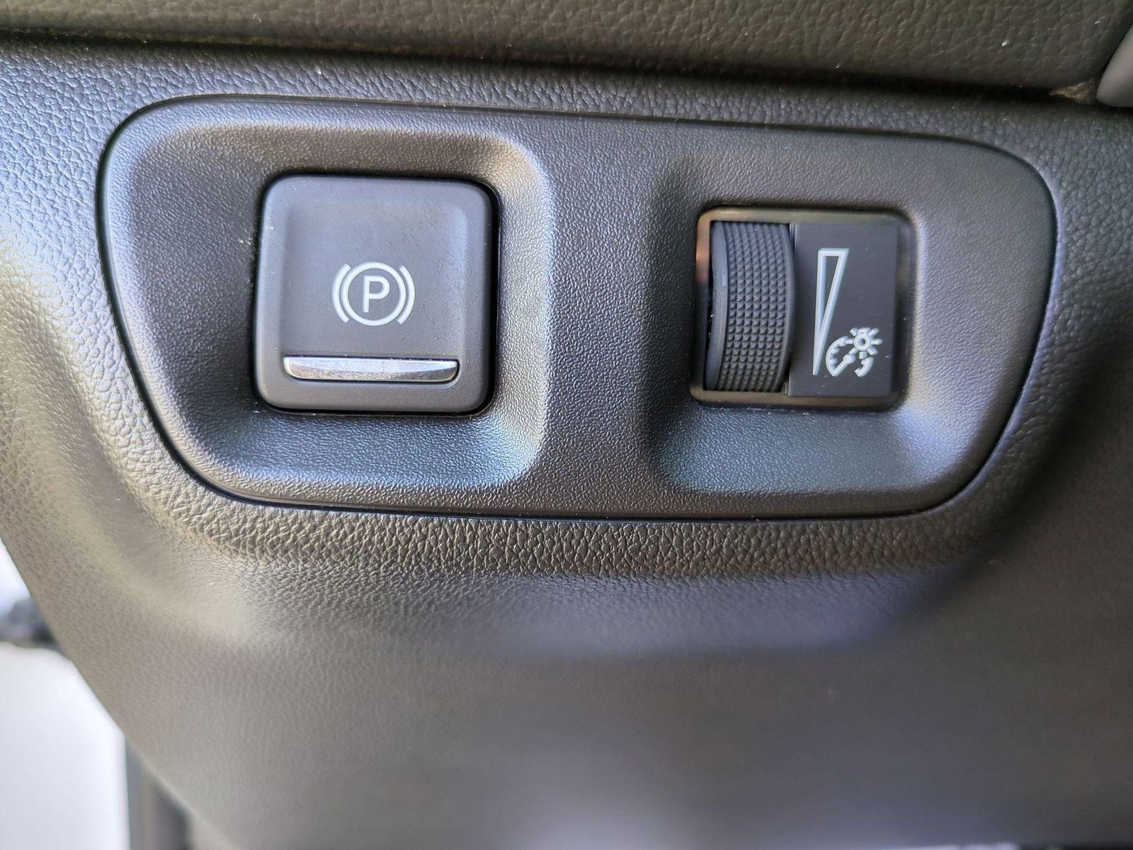 Certified 2023 GMC Acadia SLE w/ Driver Convenience Package image 17