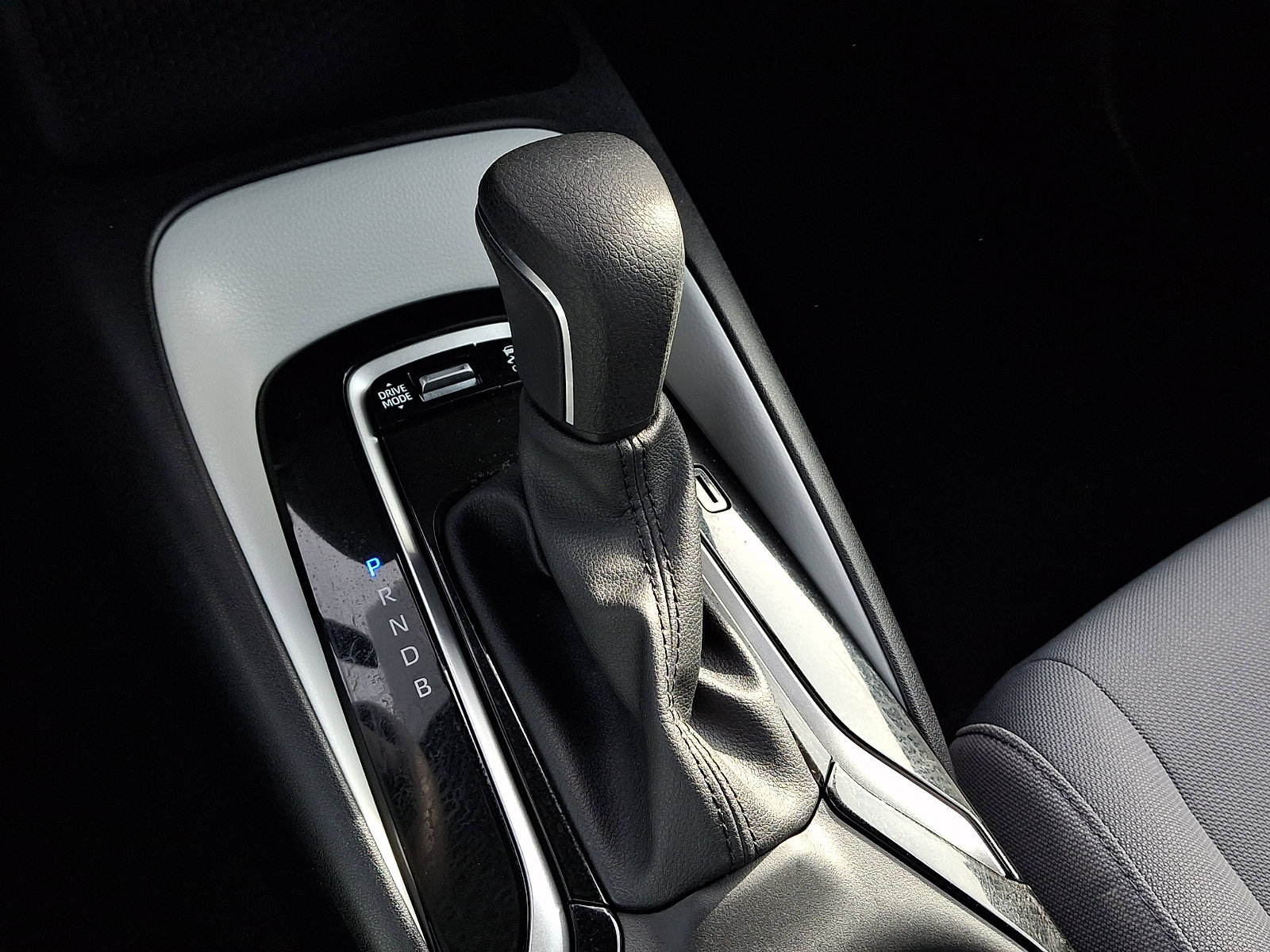 Used 2025 Toyota Corolla SE w/ Convenience Package image 14