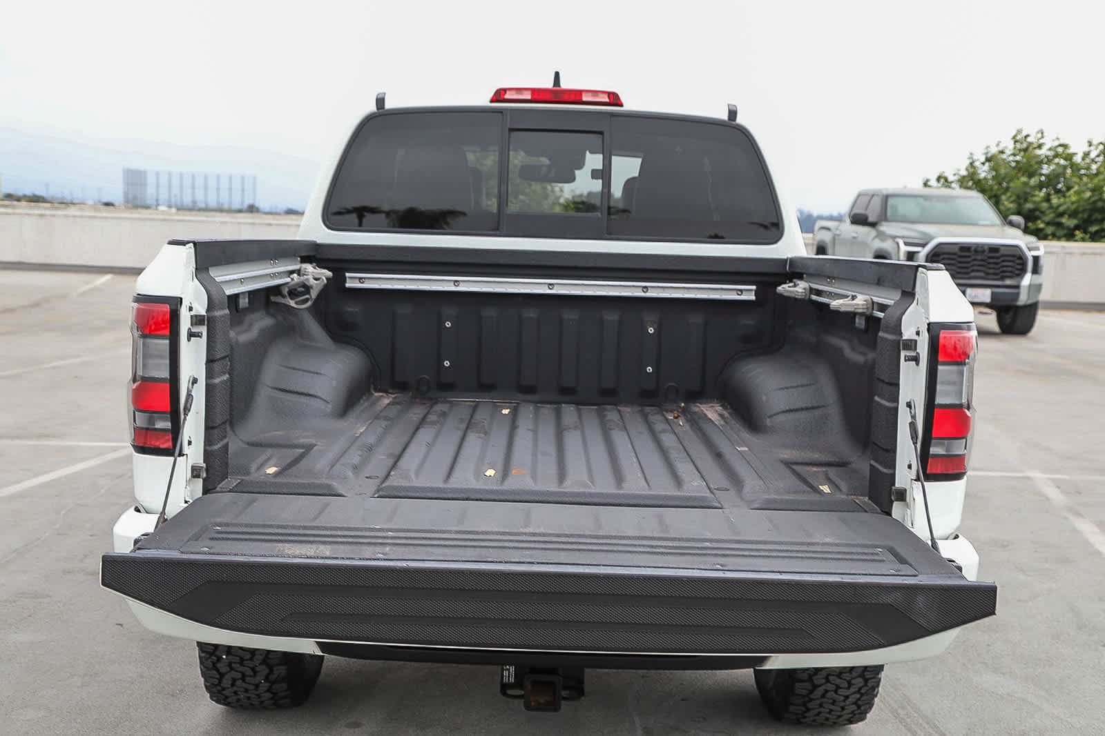 Used 2022 Nissan Frontier PRO-4X w/ Pro-4X Premium Package AWD/4WD image 25