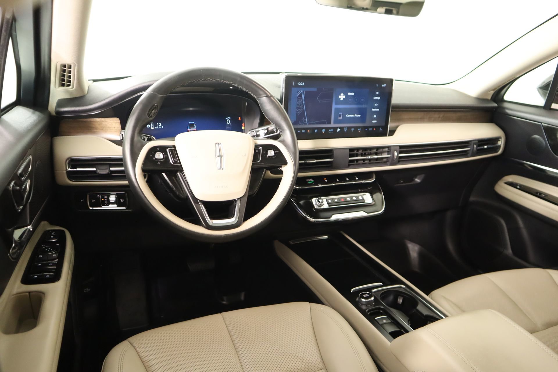 Used 2025 Lincoln Corsair Reserve image 2