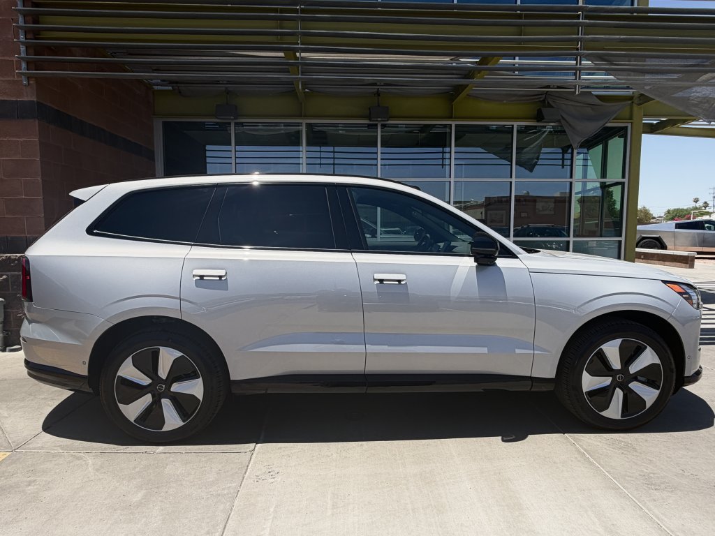 Used 2025 Volvo EX90 Plus AWD/4WD image 9