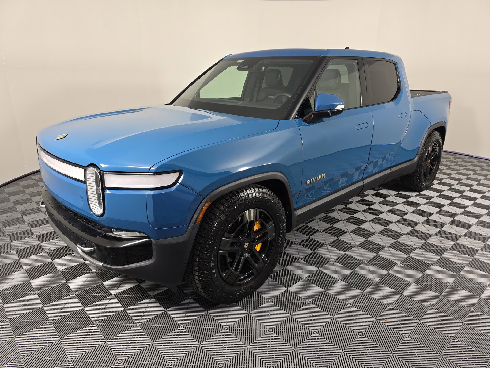 Used 2022 Rivian R1T Adventure image 1