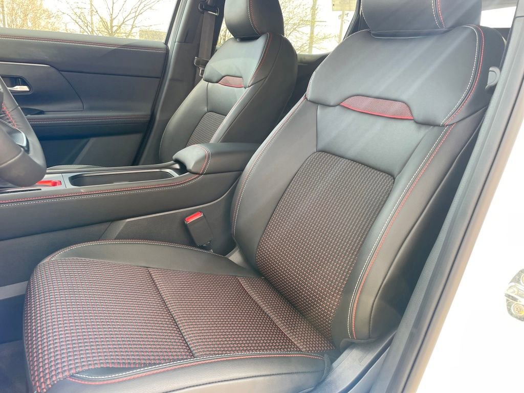 Used 2025 Nissan Kicks SR image 14