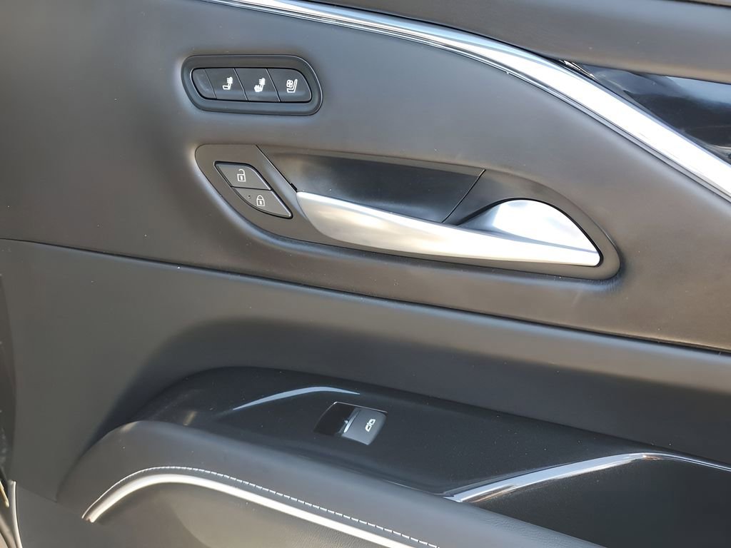 Used 2024 Cadillac Escalade ESV V image 50
