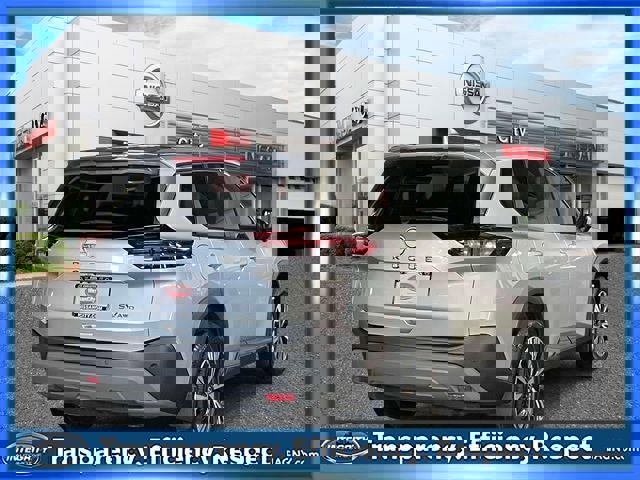 Used 2023 Nissan Rogue SV AWD/4WD image 6