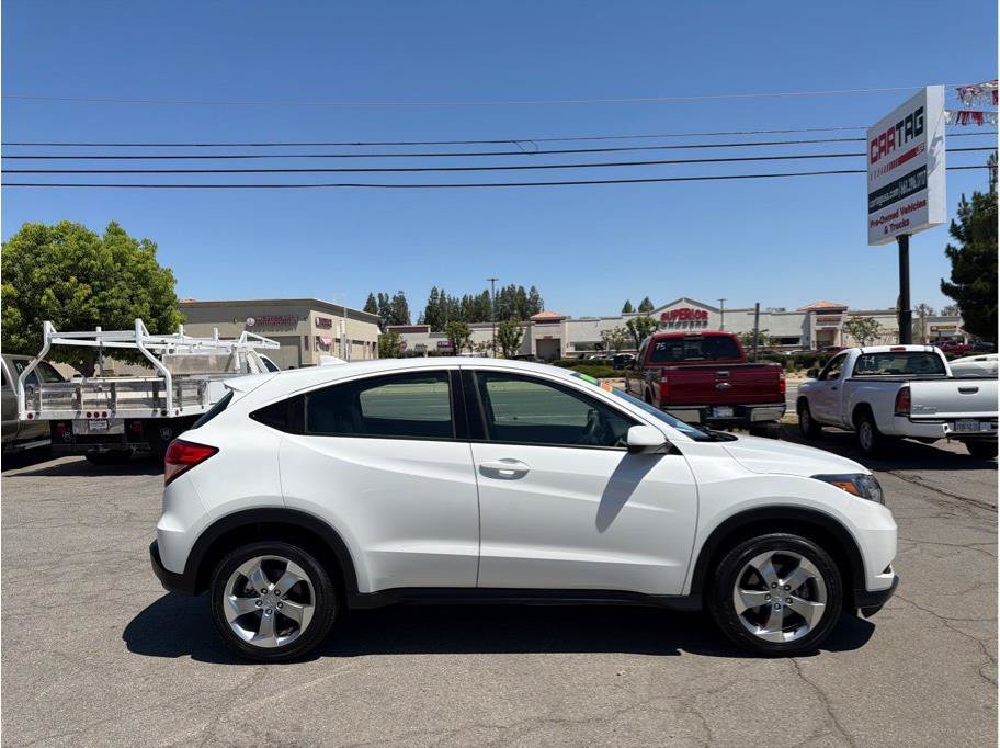 Used 2017 Honda HR-V LX image 3