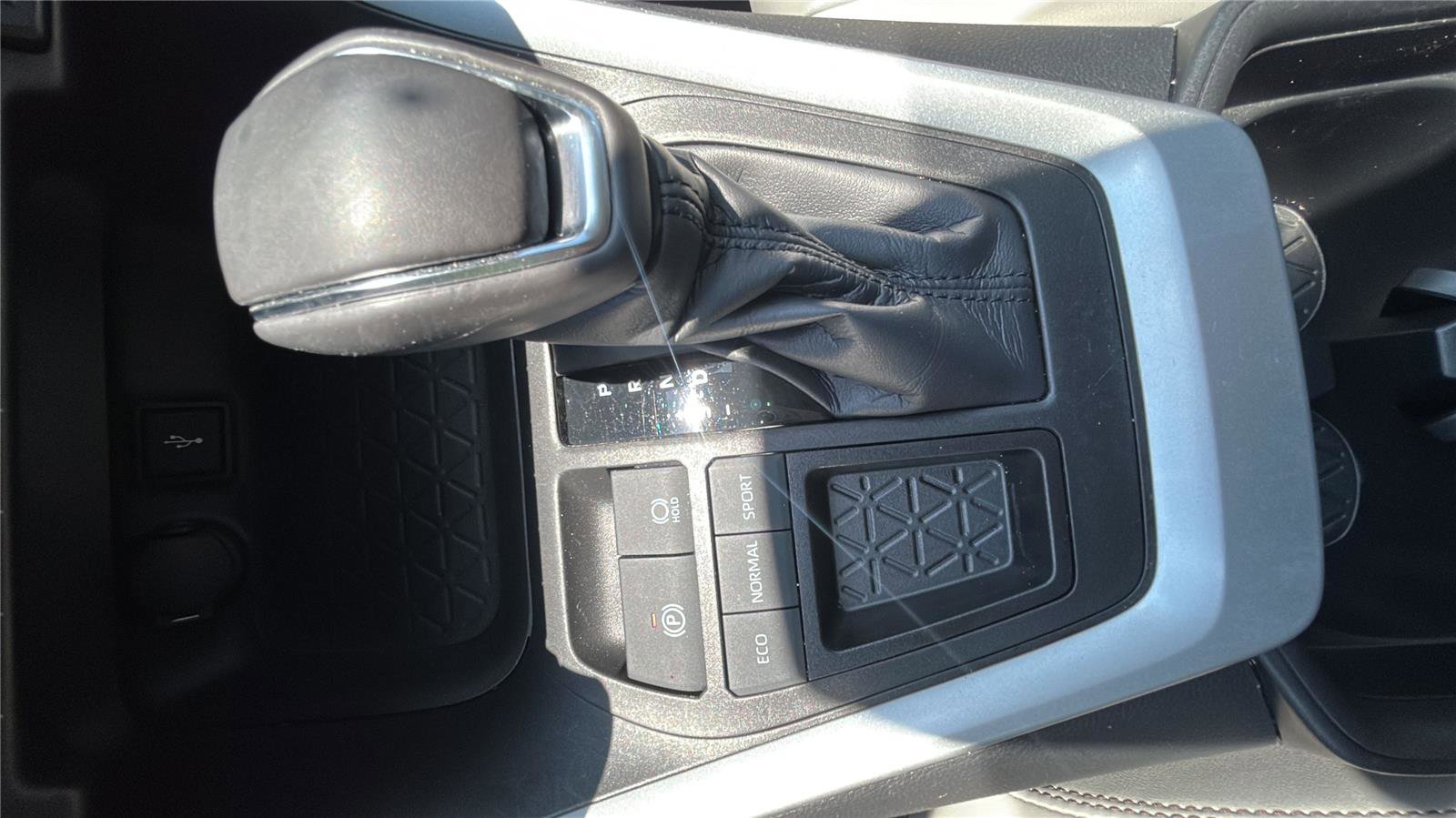 Used 2020 Toyota RAV4 XLE Premium FWD image 19
