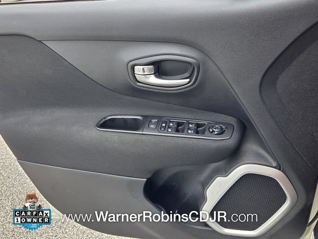 Used 2018 Jeep Renegade Latitude FWD image 30