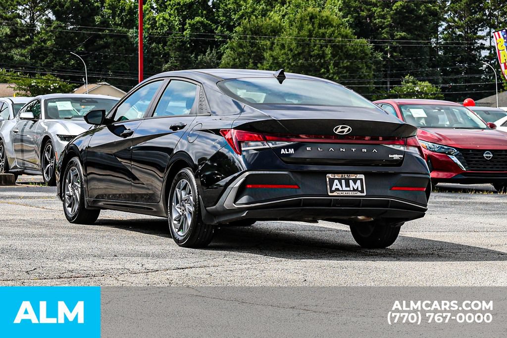 Used 2024 Hyundai Elantra SEL FWD image 6
