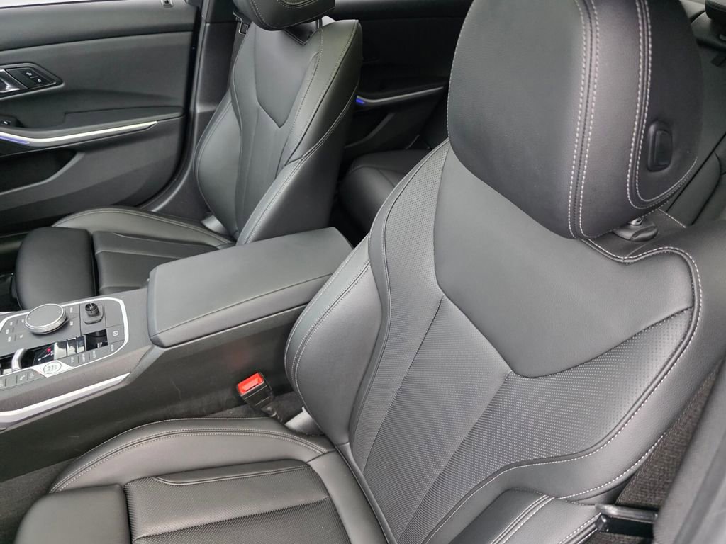 Used 2024 BMW 330i Sedan w/ M Sport Package RWD image 11