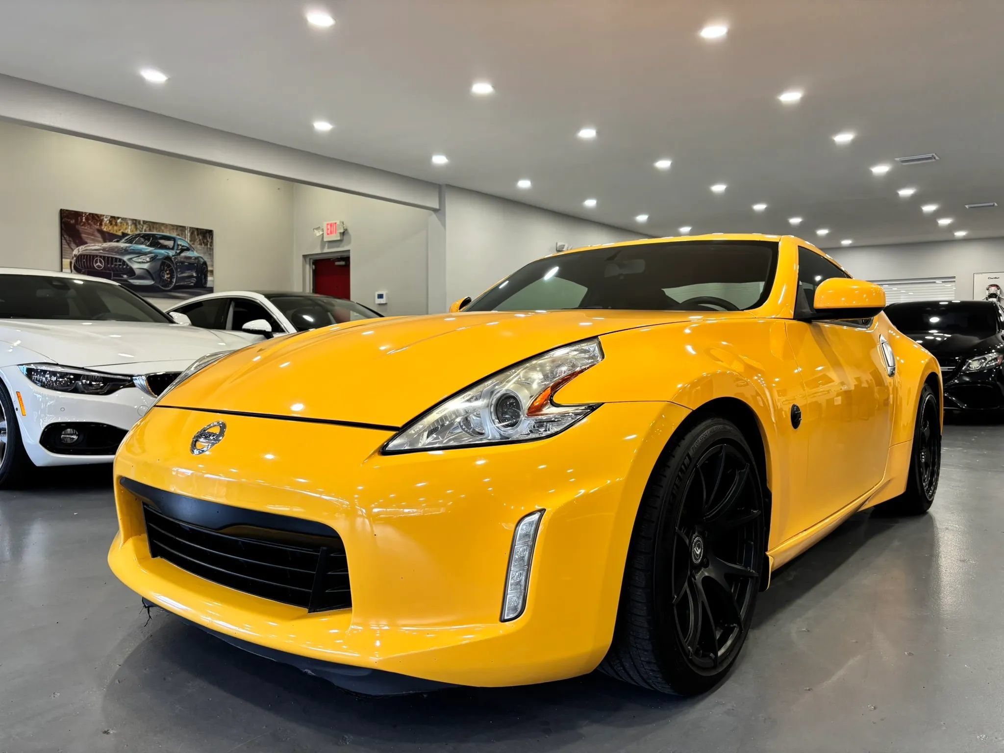 Used 2017 Nissan 370Z Coupe RWD image 3