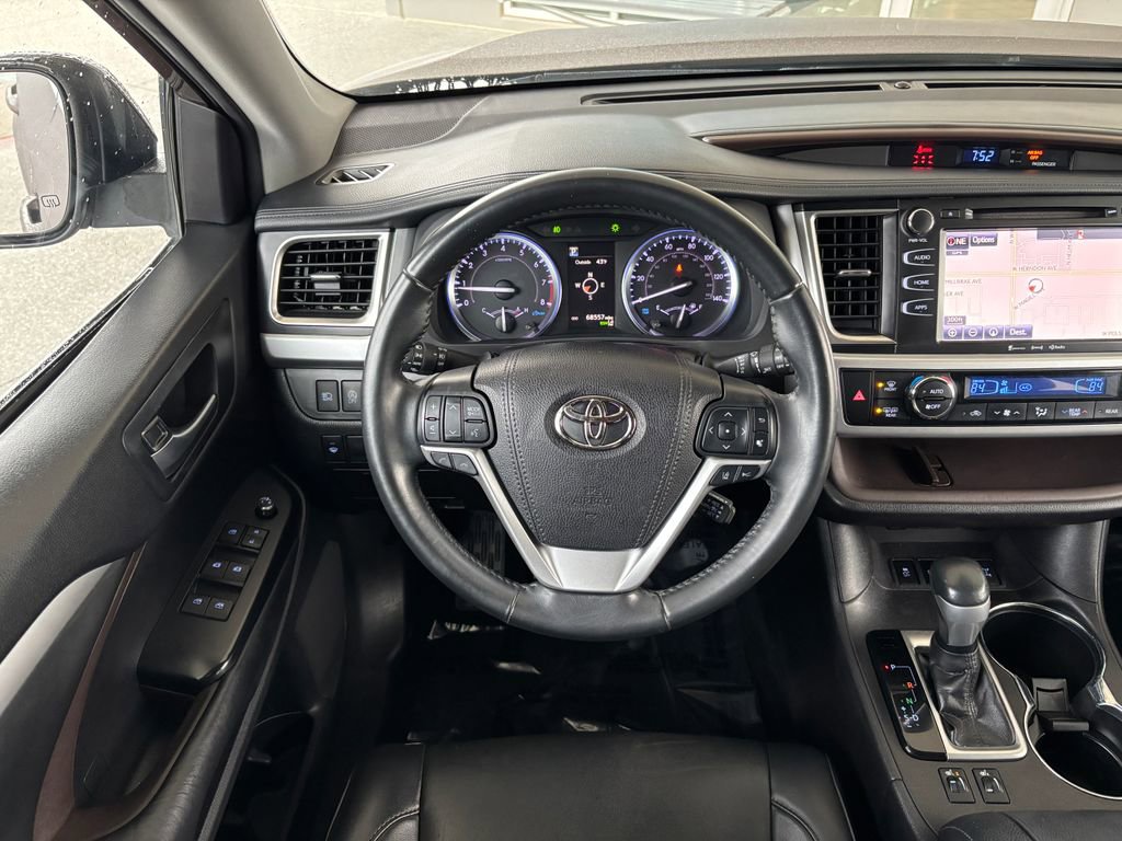 Used 2019 Toyota Highlander XLE image 10