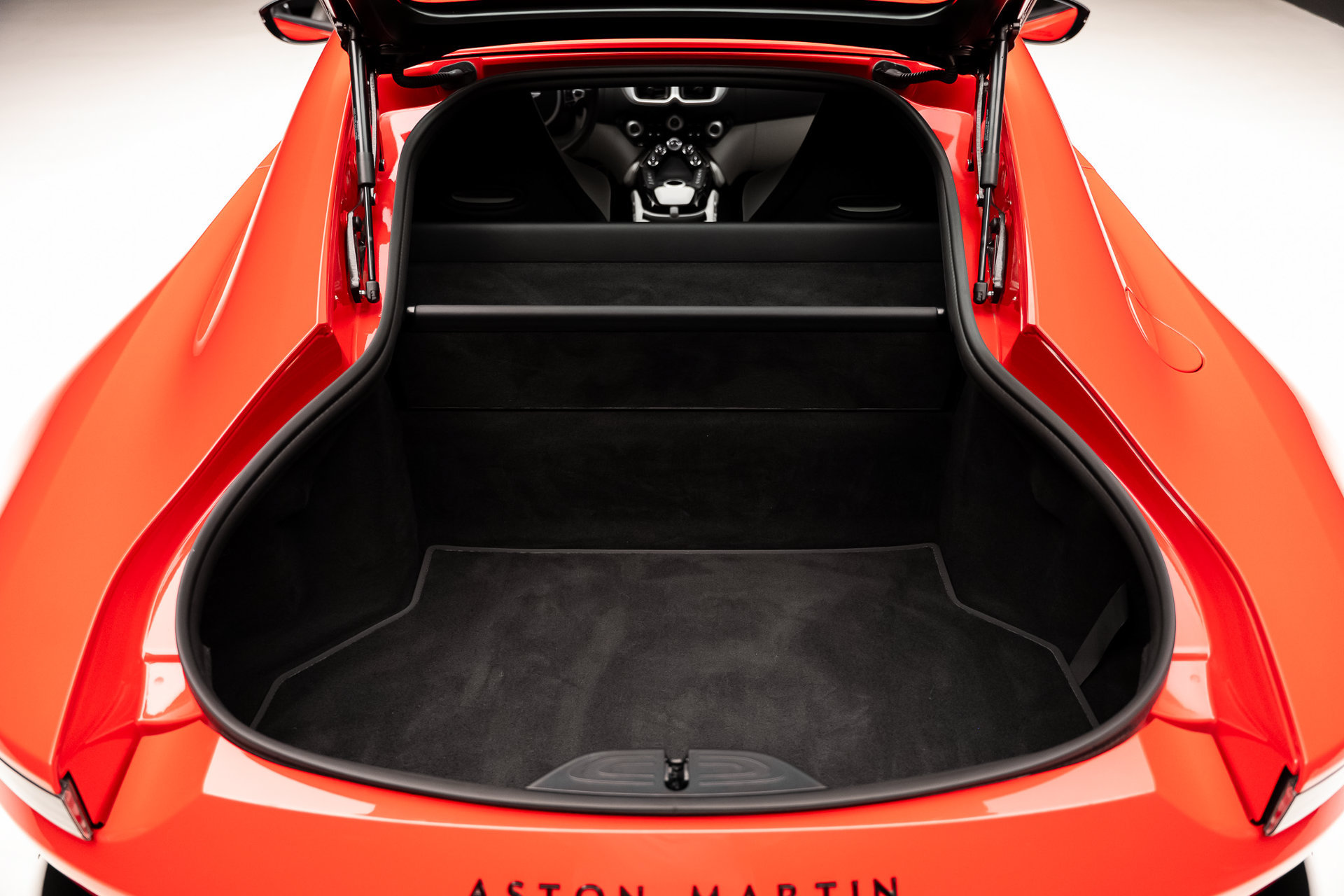 Used 2023 Aston Martin V8 Vantage Coupe RWD image 62