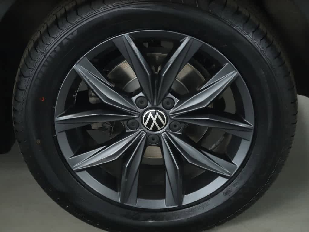 Certified 2022 Volkswagen Tiguan SE w/ Panoramic Sunroof Package image 42