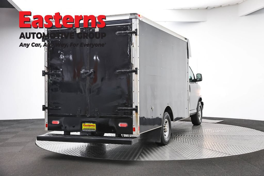 Used 2017 Chevrolet Express 3500 RWD image 5