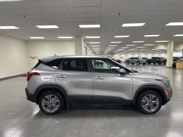Used 2024 Kia Seltos LX AWD/4WD image 8