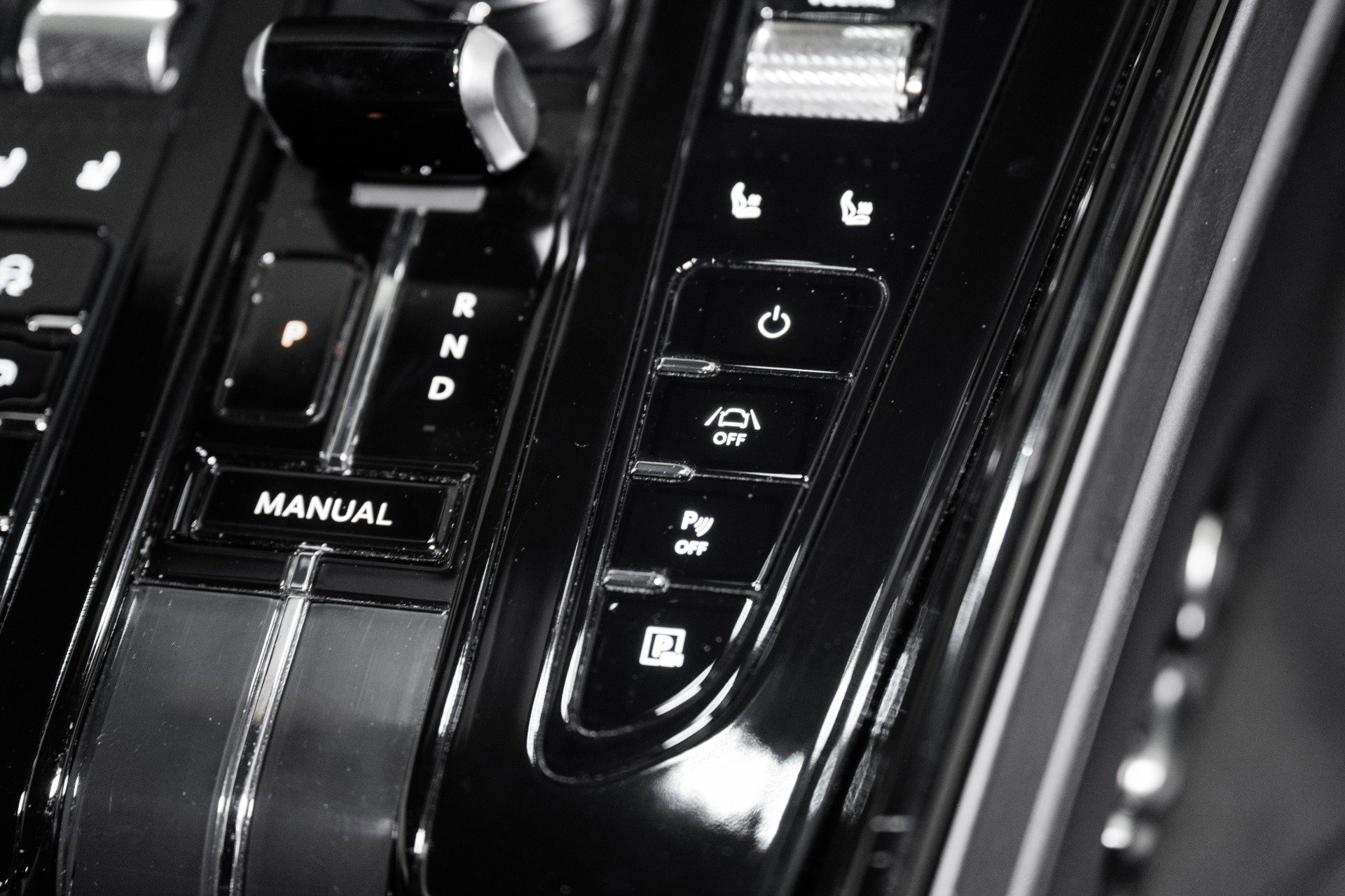 Used 2024 Aston Martin DB12 V8 image 32