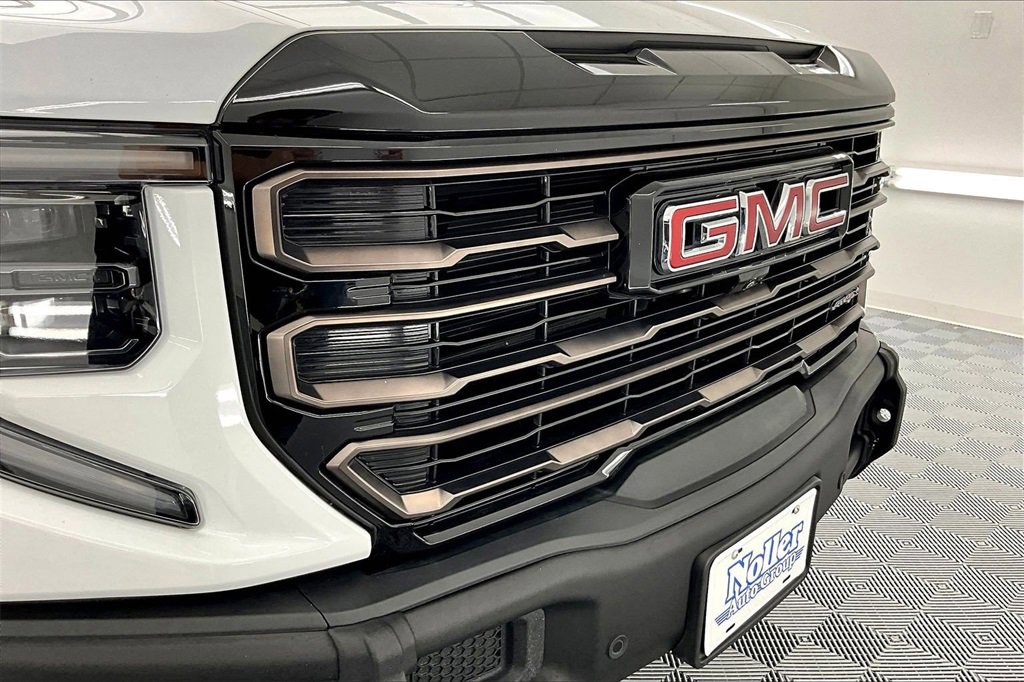 Used 2023 GMC Sierra 1500 AT4X image 29