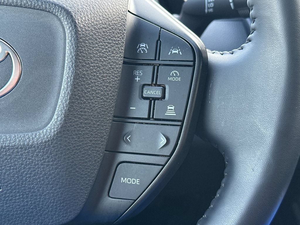 Certified 2025 Toyota Prius LE FWD image 26