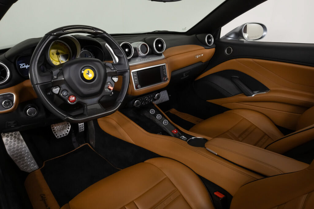 Used 2016 Ferrari California T RWD image 31