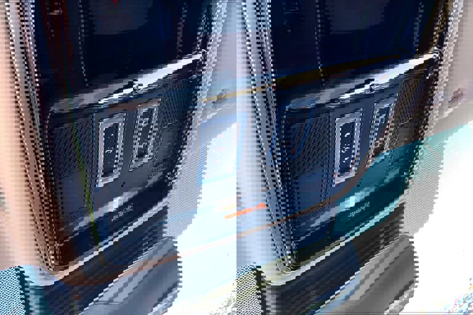 Used 2025 Land Rover Range Rover Velar Dynamic SE image 30