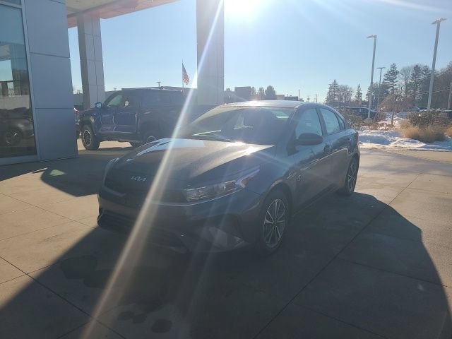 Used 2023 Kia Forte LXS image 3