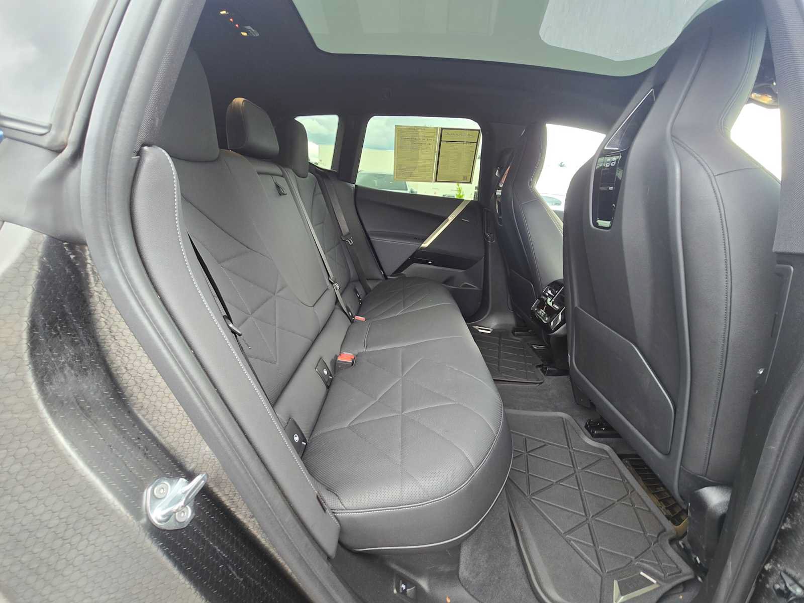 Used 2023 BMW iX xDrive50 w/ Sport Package AWD/4WD image 12