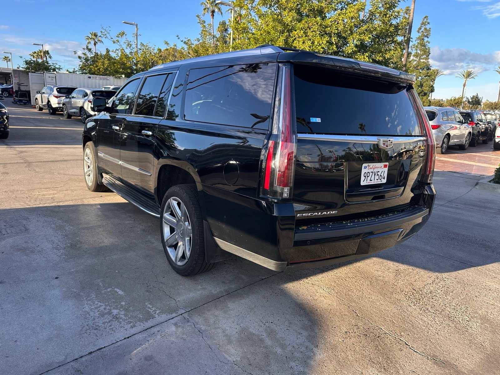 Used 2016 Cadillac Escalade ESV Premium image 3