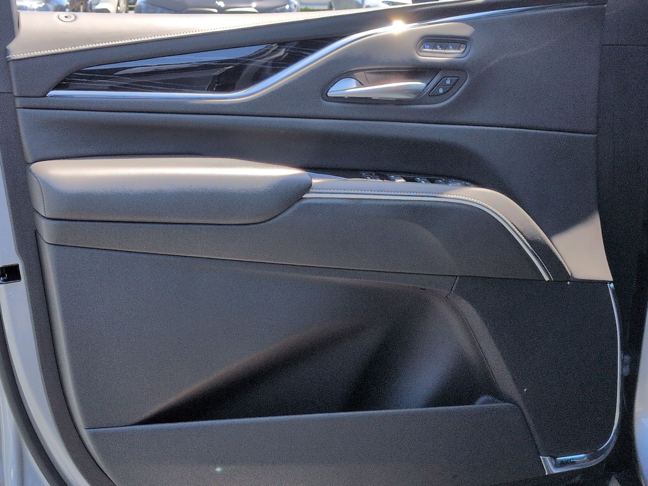 Used 2023 Cadillac Escalade V w/ LPO, ONYX Package AWD/4WD image 14