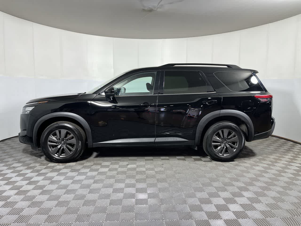 Used 2024 Nissan Pathfinder SV AWD/4WD image 5